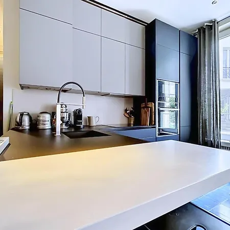 Charming Flat Near Parc Monceau شقة *