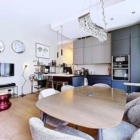 Charming Flat Near Parc Monceau شقة