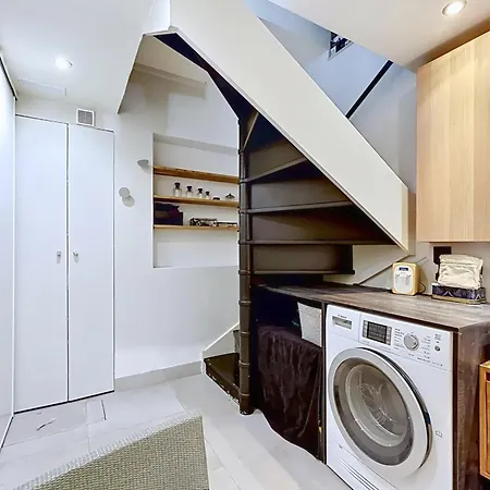 Charming Flat Near Parc Monceau شقة باريس