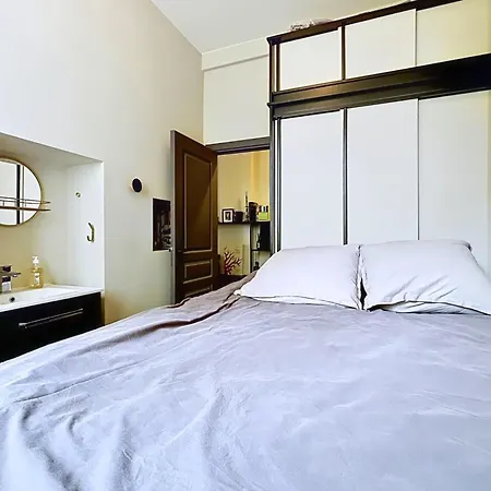 Charming Flat Near Parc Monceau * باريس