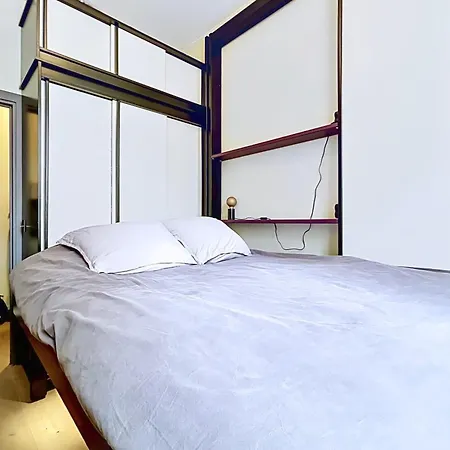 Charming Flat Near Parc Monceau شقة