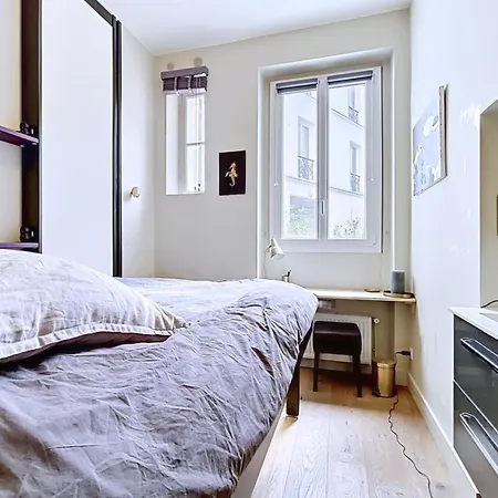 Charming Flat Near Parc Monceau شقة