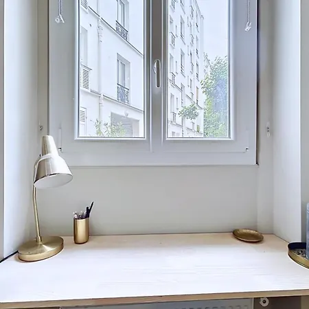 Charming Flat Near Parc Monceau شقة *