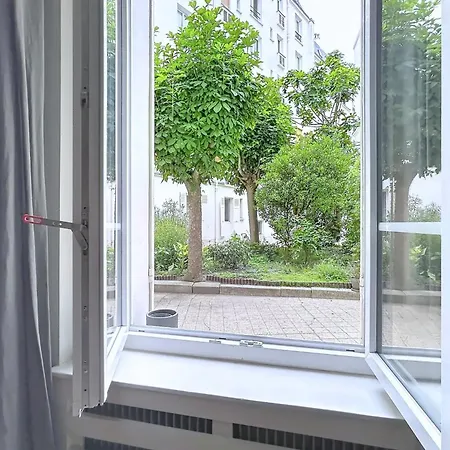 Charming Flat Near Parc Monceau شقة باريس